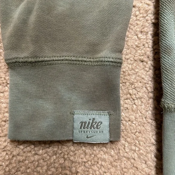 Nike Sportswear crewneck sweatshirt. Small - Picture 6 of 7